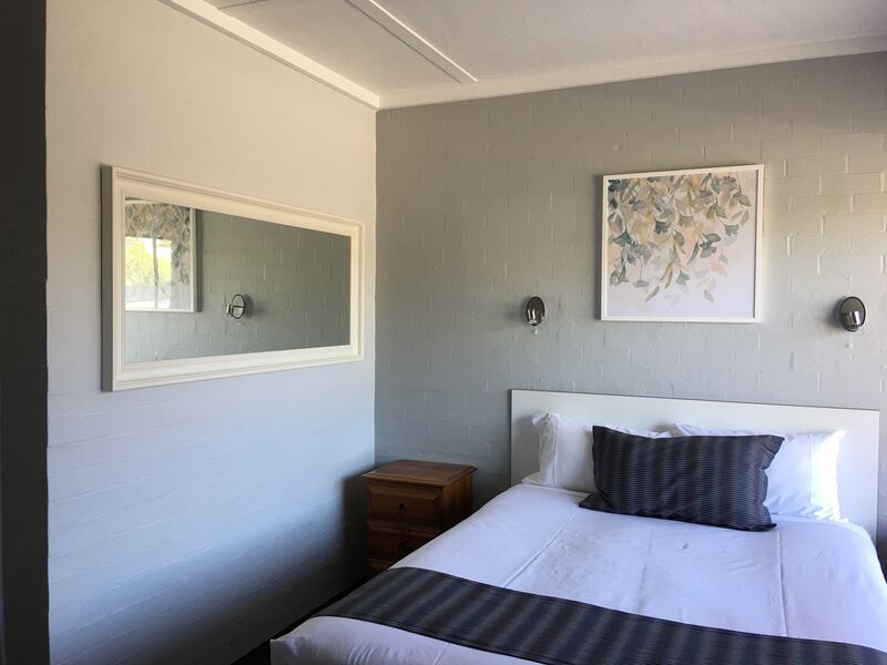 Family Room - Accommodation - Nicholas Royal Motel - Hay NSW