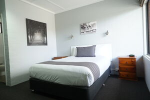 Nicholas Royal Motel - Accommodation - Hay, NSW - Family Room