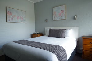 Nicholas Royal Motel - Accommodation - Hay, NSW - Queen Room