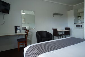 Nicholas Royal Motel - Accommodation - Hay, NSW - Queen Room