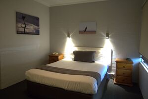 Nicholas Royal Motel - Accommodation - Hay, NSW - Twin Room