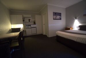 Nicholas Royal Motel - Accommodation - Hay, NSW - Twin Room