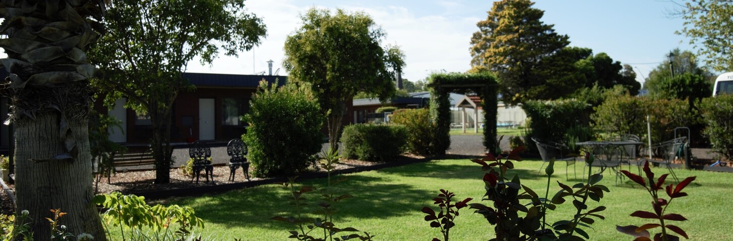Back Garden - Nicholas Royal Motel - Hay NSW
